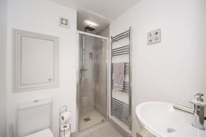 Shower room- click for photo gallery